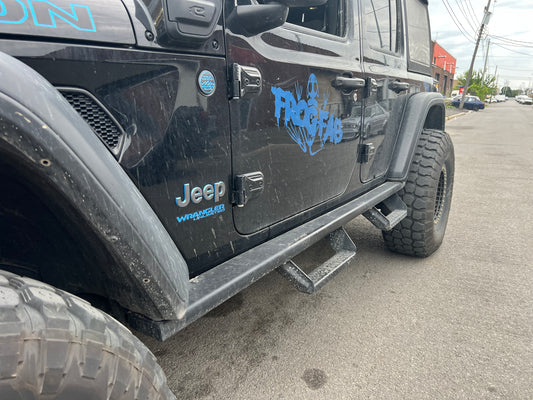 Protection de bas de caisse de type ''Rock Beam'' avec marches amovibles pour JL