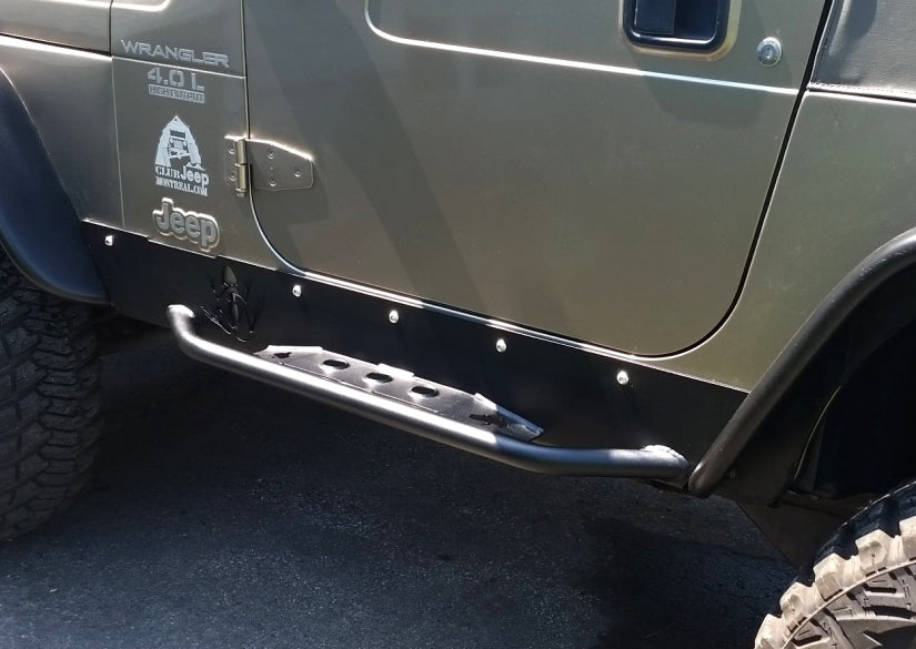 Protection de bas de caisse de type ''Rocker armor avec marche-pieds'' pour LJ