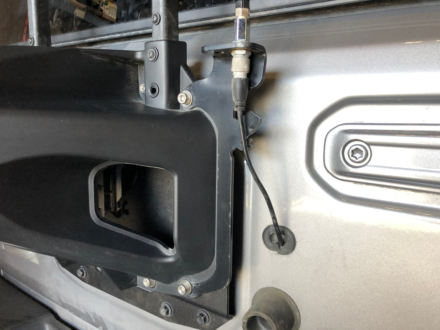 JL Rear tailgate panel CB antena bracket