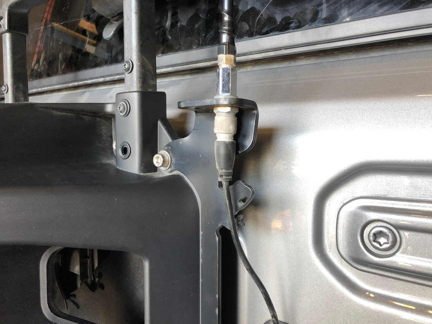 JL Rear tailgate panel CB antena bracket