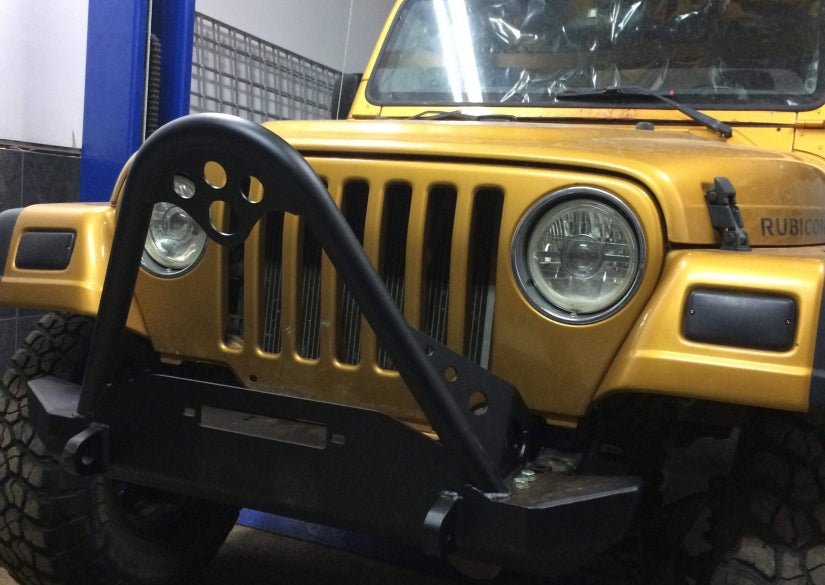 Pare-chocs avant court avec ''stinger'' pour Jeep Wrangler TJ