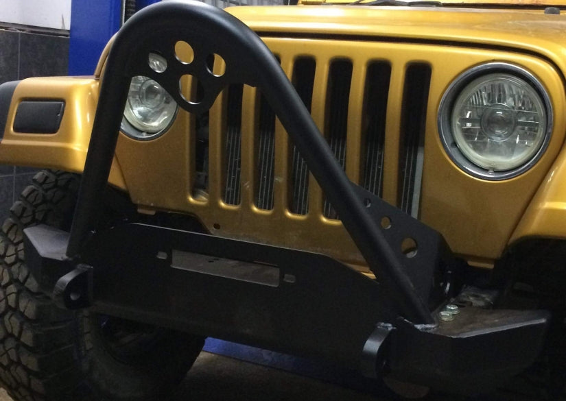 Pare-chocs avant court avec ''stinger'' pour Jeep Wrangler TJ