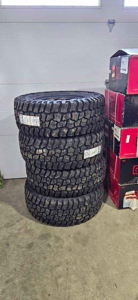 35x12.5r17 Baja boss A/T (315)